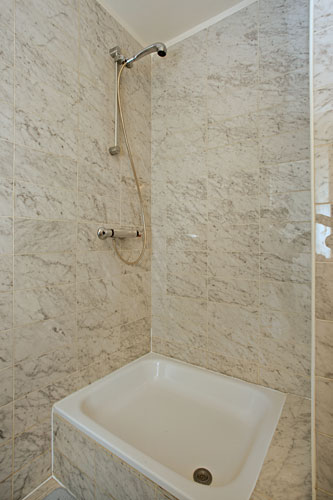 The second bathroom has a shower, sink and another toilet. That´s a great advantage for a larger family or a group of friends.