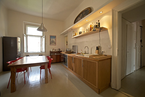 KITCHEN COUNTER