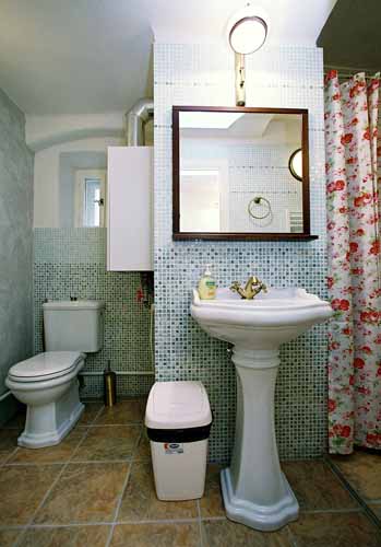 The bathroom in Prokopska apartment. Prokopska, an apartment offered by Prague Accommodations, is near to Prague’s Lesser Town Square or Malostranske Namesti.