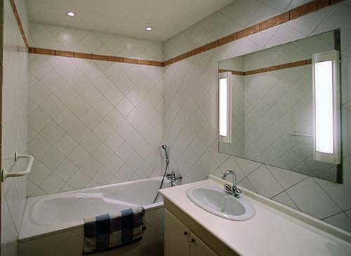 Back bathroom of Vlasska 6. Vlasska 6, an apartment offered by Prague Accommodations, is close to Prague Castle and the Lesser Town Square.