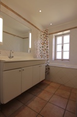 BATHROOM WITH A BATH TUB