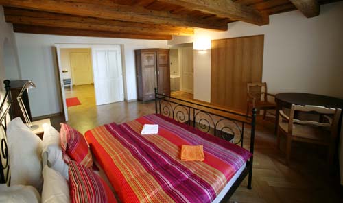 
Master bedroom in Residence Janska, appartment 4 an apparatment in Prague. Apartment 4 is offered by Prague Accommodation and Apartments in Prague, is close to Prague’s Charles Bridge and Malostranske Namesti being in Mala Strana