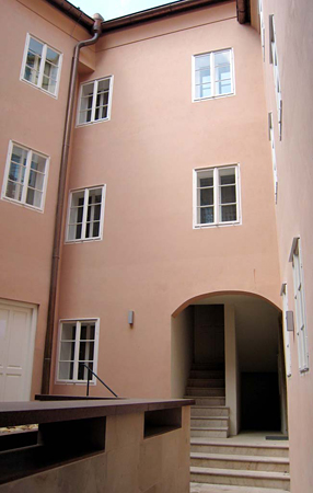 
courtyard and entrance to appartament 6 in Janska 7. Prague Hotel apartment accommodation offered  by accommodations in Prague. This short-term apartment rental Accomodation is close to Prague’s Charles Bridge and Malostranske Namesti is in Mala Strana.