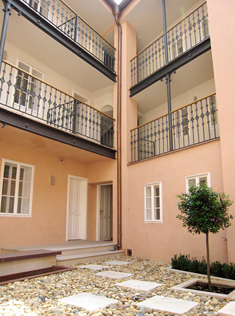 Courtyard of Janska Residence,  an appartament hotel managed by  Apartments in Prague, a Prague Hotel apartment accommodation company run by accommodations in Prague. This short-term apartment rental Accomodation is close to Prague’s Charles Bridge and Malostranske Namesti is in Mala Strana).